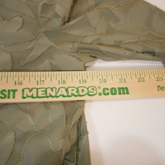 Chicos size 1 Women's M Textured Floral 3/4 Sleeve V Neck Tunic Top Sage Green - Picture 5 of 11
